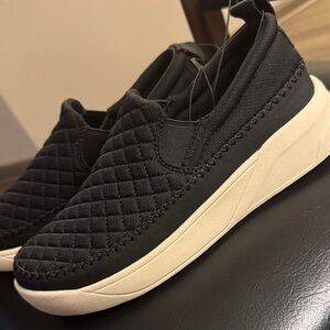 Staheekum Women’s Quilted Slip-On Shoes Black Comfortable Casual Pick Size 7